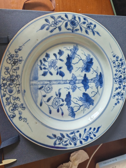 古玩陶瓷青花花卉賞盤真品鑒賞圖