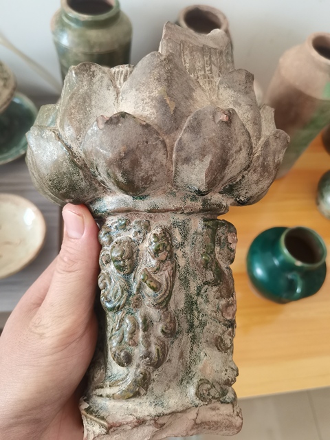 古玩陶瓷唐綠釉蓮花尊或燈殘件真品鑒賞圖