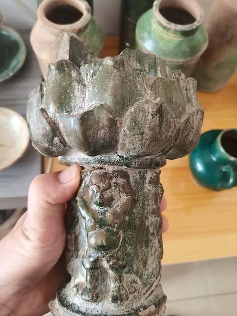 古玩陶瓷唐綠釉蓮花尊或燈殘件真品鑒賞圖