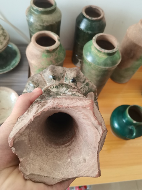 古玩陶瓷唐綠釉蓮花尊或燈殘件真品鑒賞圖