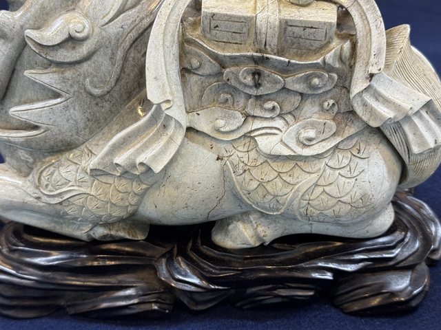 古玩玉器麒麟背書擺件真品鑒賞圖