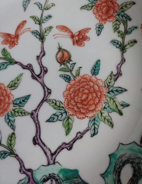 古玩陶瓷五彩花蝶紋盤真品鑒賞圖