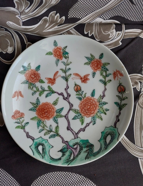 古玩陶瓷五彩花蝶紋盤真品鑒賞圖