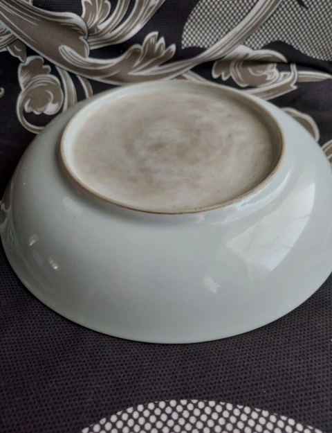 古玩陶瓷五彩花蝶紋盤真品鑒賞圖