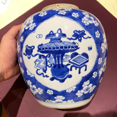 古玩陶瓷青花冰梅開窗獅子花卉紋罐真品鑒賞圖