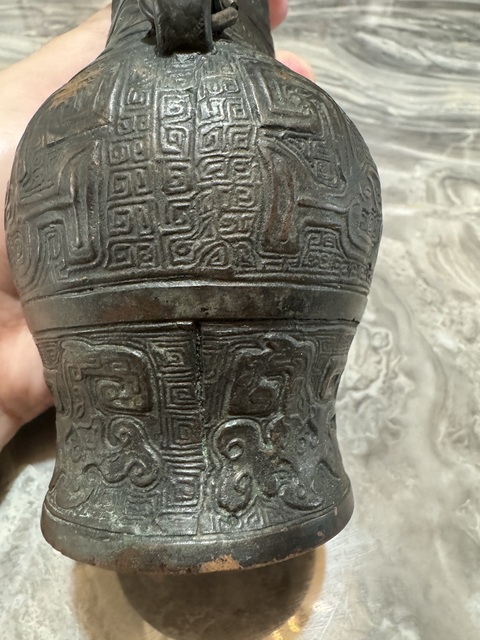 古玩銅器仿古饕餮紋銅壺真品鑒賞圖