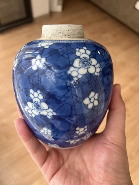 古玩陶瓷青花留白冰梅紋罐真品鑒賞圖