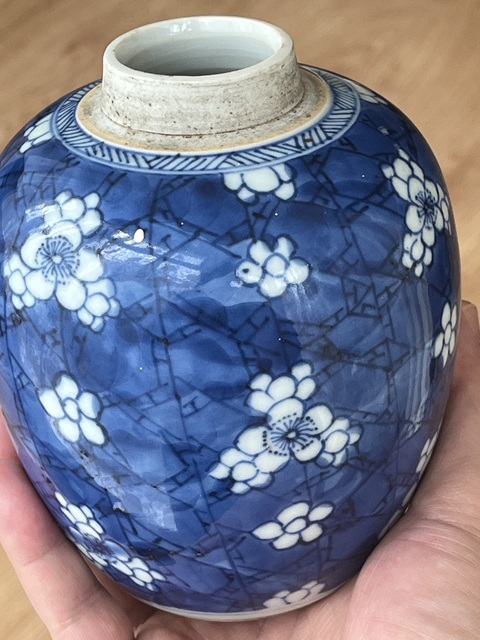 古玩陶瓷青花留白冰梅紋罐真品鑒賞圖