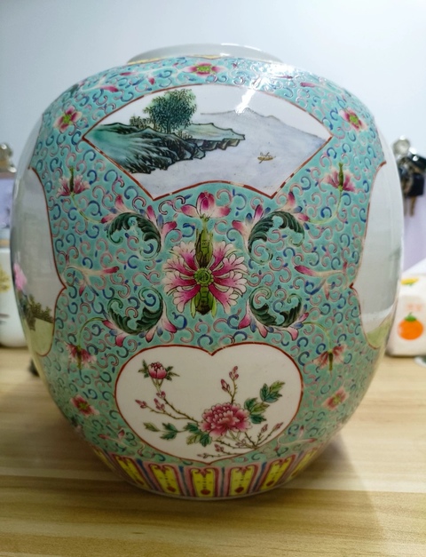 古玩陶瓷粉彩花卉開窗人物罐真品鑒賞圖