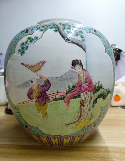 古玩陶瓷粉彩花卉開窗人物罐真品鑒賞圖