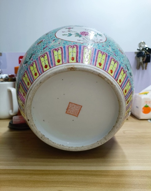 古玩陶瓷粉彩花卉開窗人物罐真品鑒賞圖