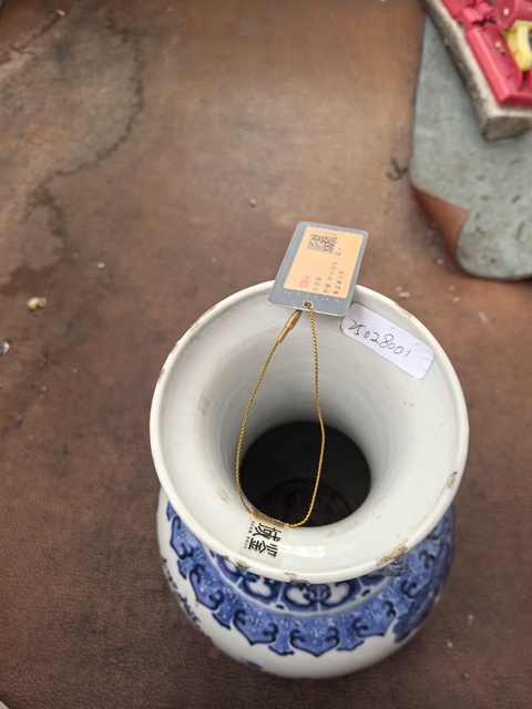 古玩陶瓷青花山水通景牧羊圖雙耳瓶真品鑒賞圖