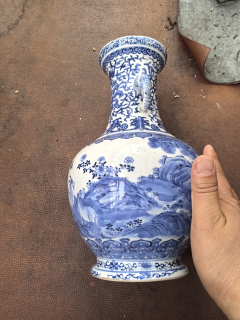 古玩陶瓷青花山水通景牧羊圖雙耳瓶真品鑒賞圖