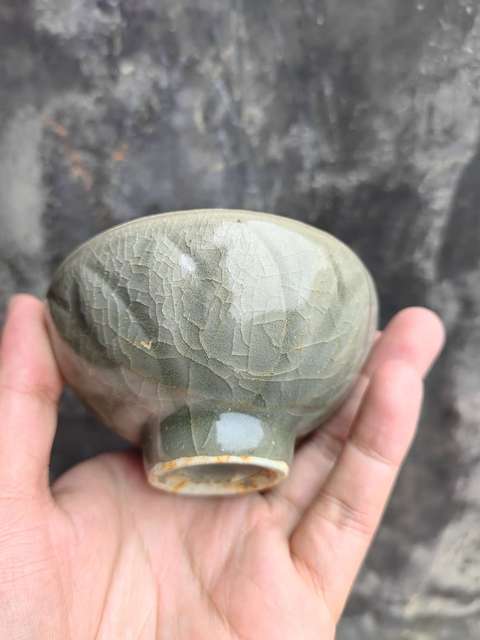古玩陶瓷龍泉青瓷刻仰蓮紋茶盞真品鑒賞圖
