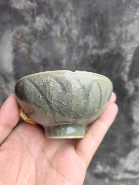 古玩陶瓷龍泉青瓷刻仰蓮紋茶盞真品鑒賞圖