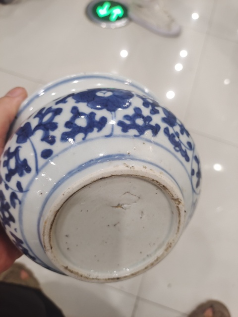 古玩陶瓷青花纏枝花卉紋香爐真品鑒賞圖