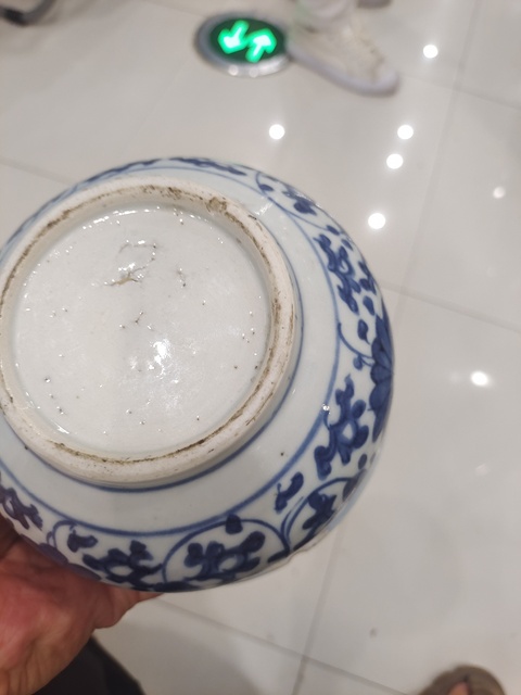 古玩陶瓷青花纏枝花卉紋香爐真品鑒賞圖