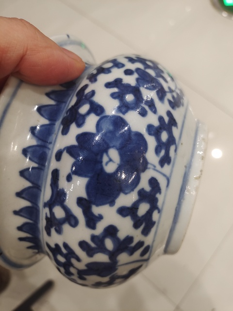 古玩陶瓷青花纏枝花卉紋香爐真品鑒賞圖