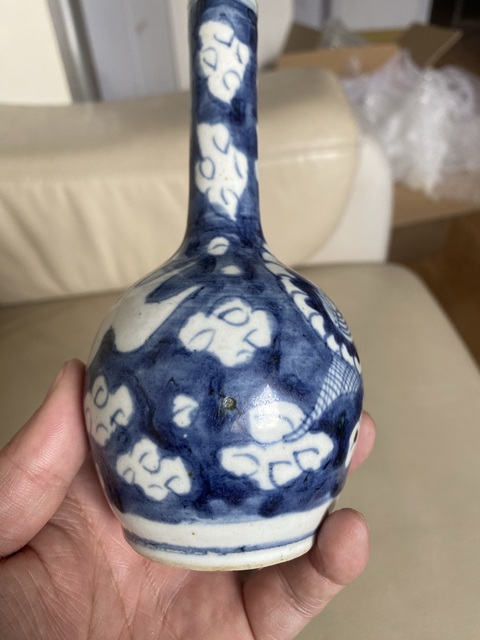 古玩陶瓷清中期青花龍紋長頸瓶真品鑒賞圖