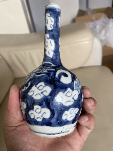古玩陶瓷清中期青花龍紋長頸瓶真品鑒賞圖