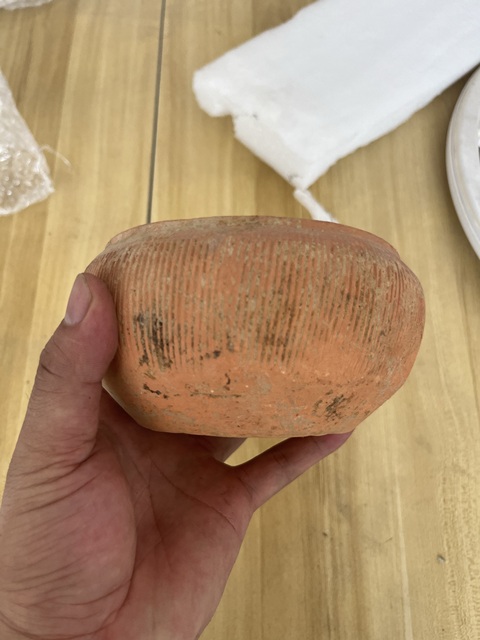 古玩陶瓷漢代紅陶真品鑒賞圖