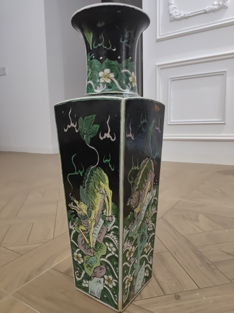 古玩陶瓷素三彩瑞獸紋天圓地方棒槌瓶真品鑒賞圖