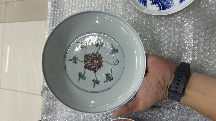 古玩陶瓷青花斗彩花卉紋盤（疑似后加）真品鑒賞圖