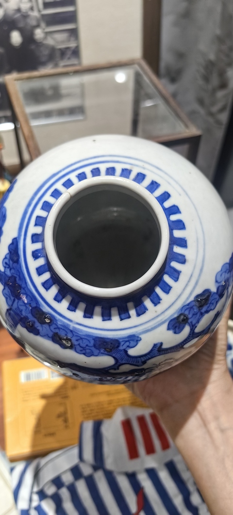 古玩陶瓷花鳥紋青花罐真品鑒賞圖