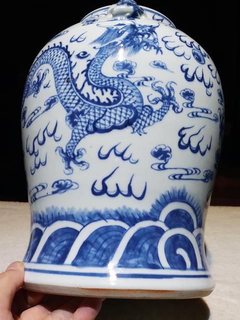 古玩陶瓷青花趕珠龍紋將軍罐真品鑒賞圖