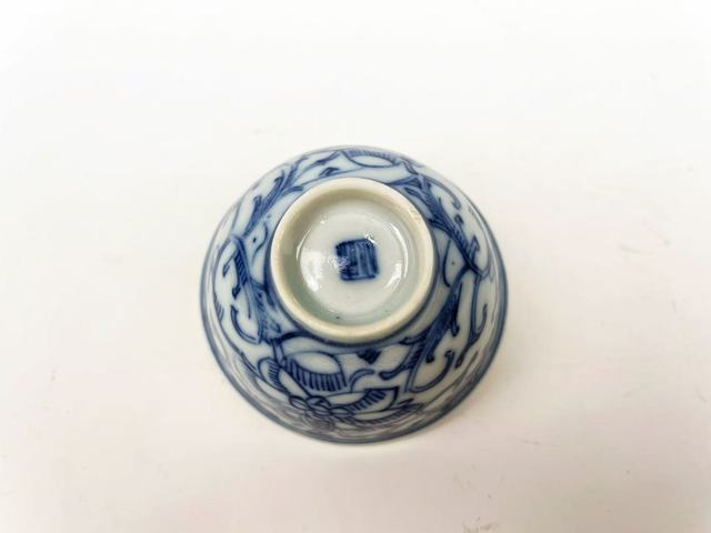 古玩陶瓷清中期·青花花蝶紋茶杯拍賣,當(dāng)前價格0元