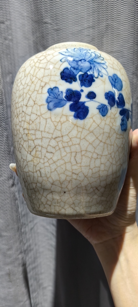 古玩陶瓷哥釉地青花花鳥紋罐真品鑒賞圖