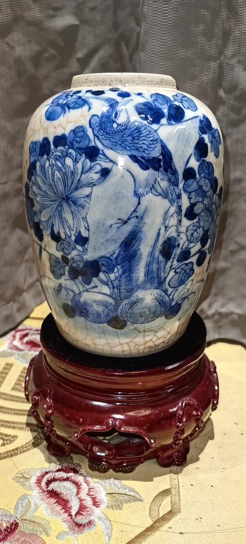 古玩陶瓷哥釉地青花花鳥紋罐真品鑒賞圖
