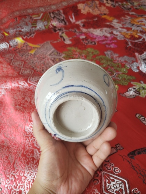 古玩陶瓷花卉紋青花碗真品鑒賞圖
