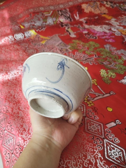 古玩陶瓷花卉紋青花碗真品鑒賞圖