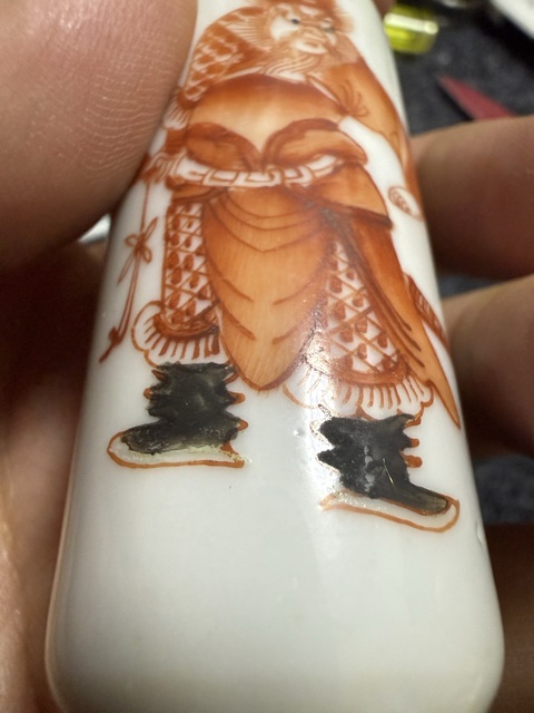 古玩陶瓷礬紅鼻煙壺真品鑒賞圖