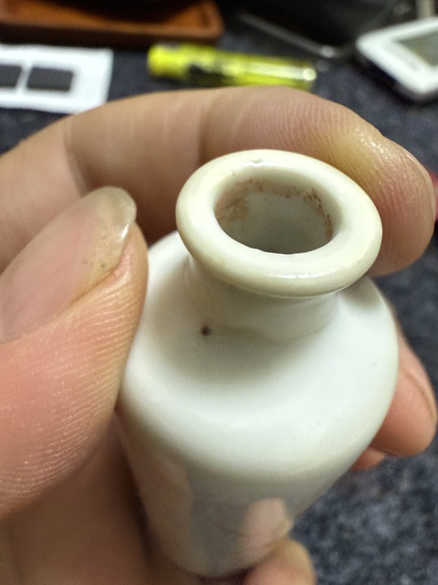 古玩陶瓷礬紅鼻煙壺真品鑒賞圖