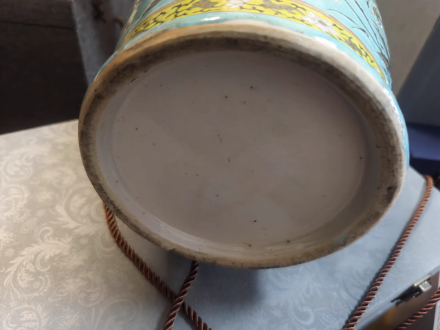 古玩陶瓷花間龍紋粉彩瓶真品鑒賞圖