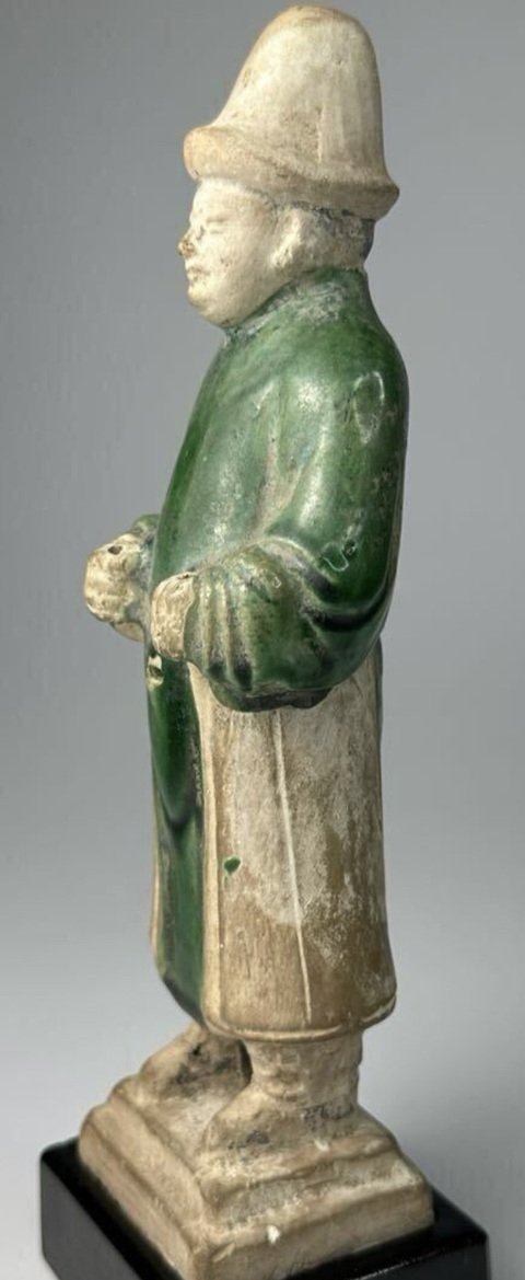 古玩陶瓷明三彩人物俑真品鑒賞圖