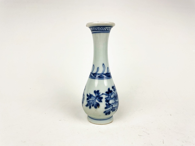 古玩陶瓷清康熙·青花淡描花卉美人瓶拍賣,當前價格0元
