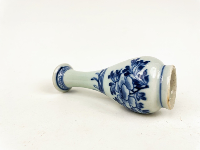 古玩陶瓷清康熙·青花淡描花卉美人瓶拍賣,當前價格0元