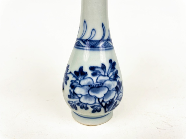 古玩陶瓷清康熙·青花淡描花卉美人瓶拍賣,當前價格0元