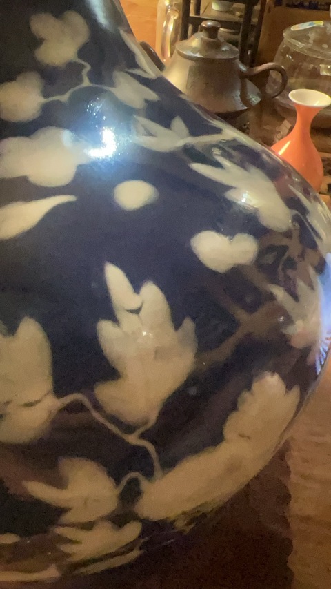 古玩陶瓷霽藍釉堆白花卉紋荸薺瓶真品鑒賞圖