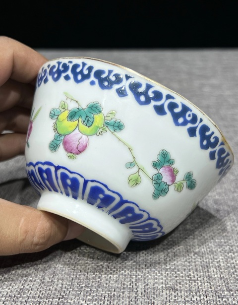 古玩陶瓷桃紋粉彩杯真品鑒賞圖