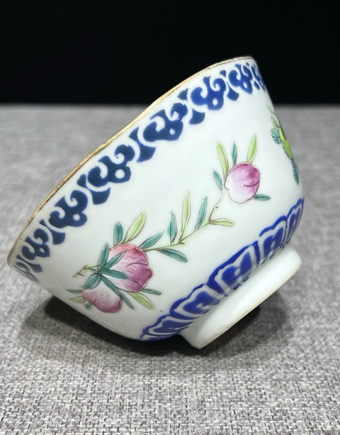 古玩陶瓷桃紋粉彩杯真品鑒賞圖