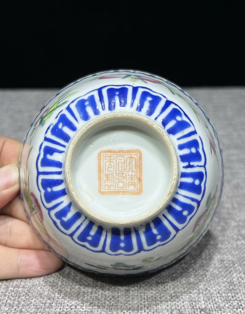 古玩陶瓷桃紋粉彩杯真品鑒賞圖