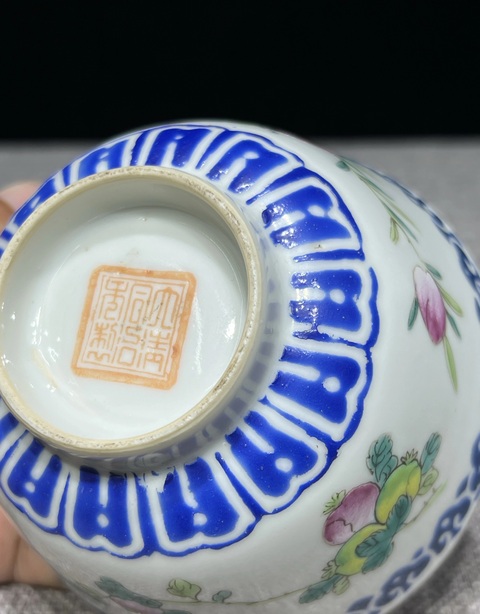 古玩陶瓷桃紋粉彩杯真品鑒賞圖