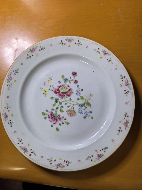 古玩陶瓷乾隆粉彩花卉紋盤真品鑒賞圖