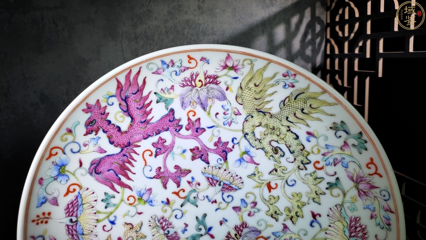 古玩陶瓷粉彩夔鳳紋盤真品鑒賞圖