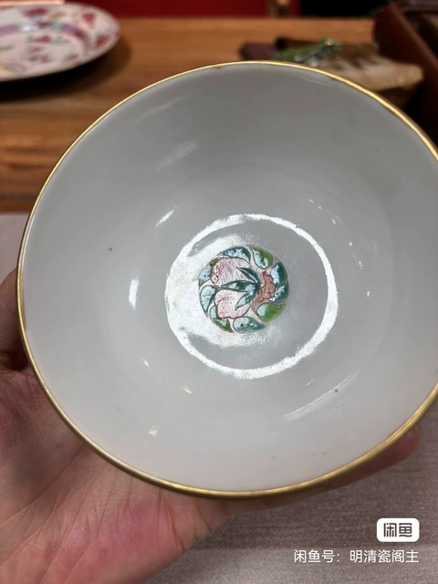 古玩陶瓷粉彩獅紋臥足杯真品鑒賞圖