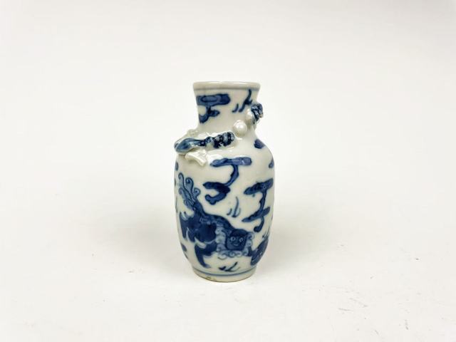 古玩陶瓷清晚期·青花獅子繡球螭龍瓶拍賣，當前價格0元